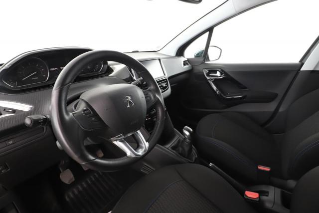 Peugeot 208 image 7