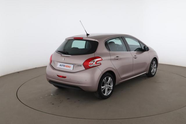 Peugeot 208 image 7