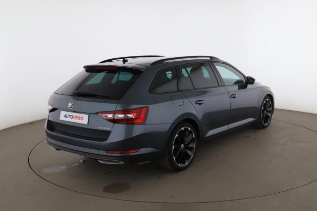 Skoda Superb Combi image 3