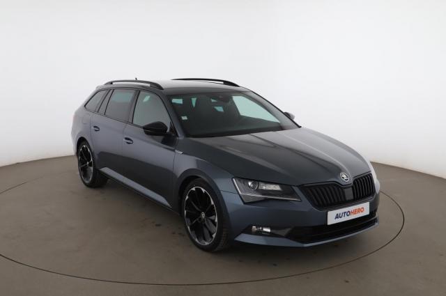 Skoda Superb Combi image 8