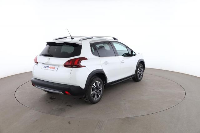 Peugeot 2008 image 2