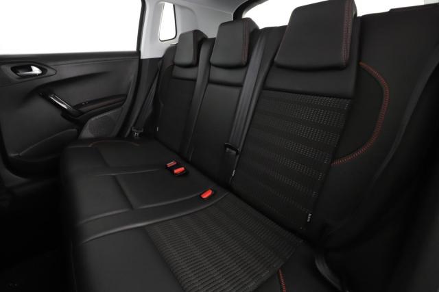 Peugeot 2008 image 2