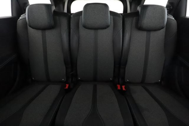 Peugeot 5008 image 2