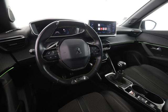 Peugeot 2008 image 2