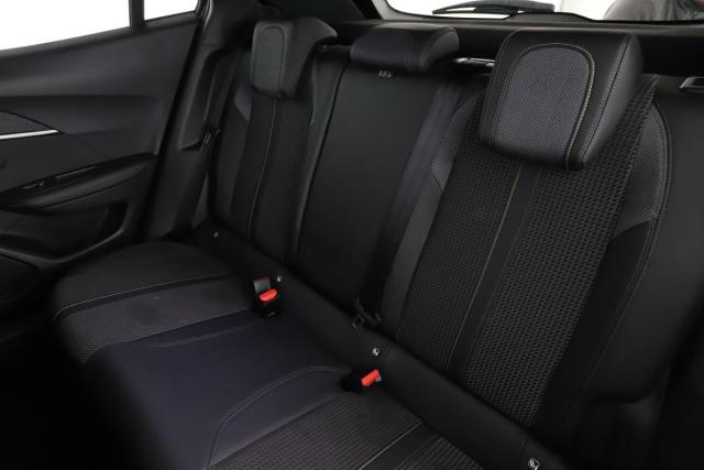 Peugeot 2008 image 8