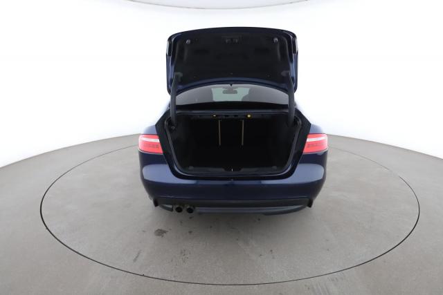 Jaguar Xe image 3