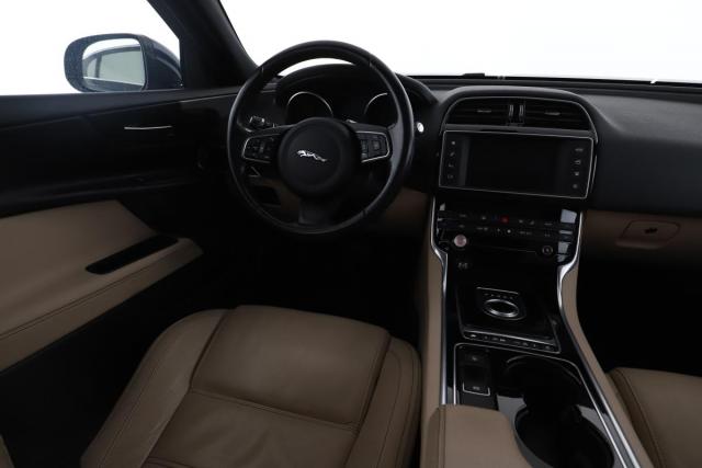 Jaguar Xe image 6