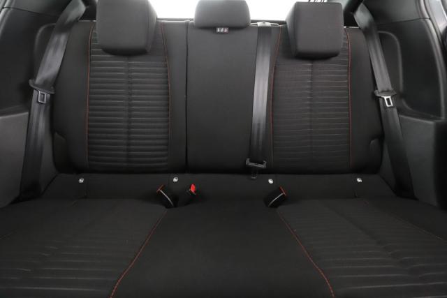 Peugeot 208 image 6