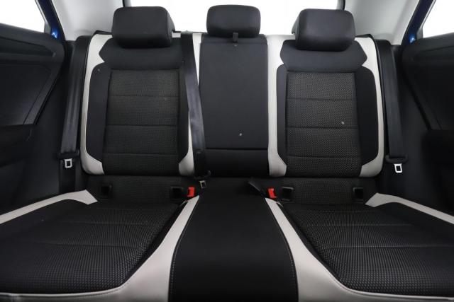 Volkswagen T-Roc image 6