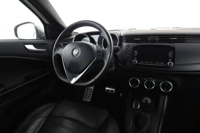 Alfa Romeo Giulietta image 6