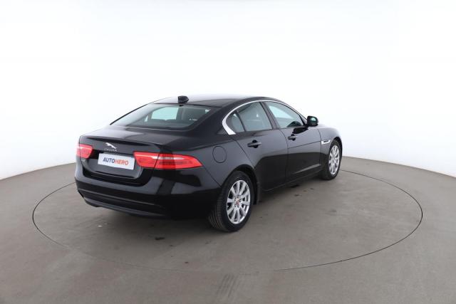 Jaguar Xe image 4