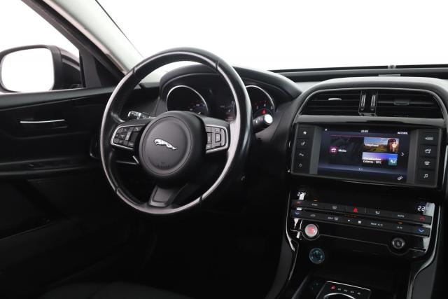 Jaguar Xe image 5