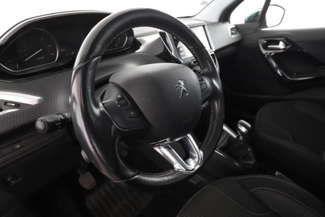 Peugeot 208 image 5