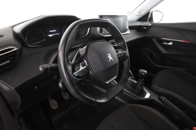 Peugeot 2008 image 2