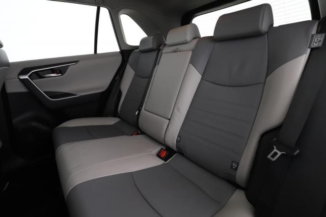 Toyota Rav4 image 6