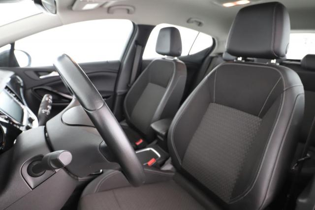 Opel Astra image 2