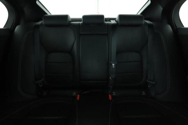 Jaguar Xe image 7