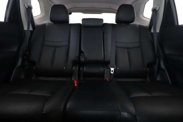 Nissan X-Trail image 1