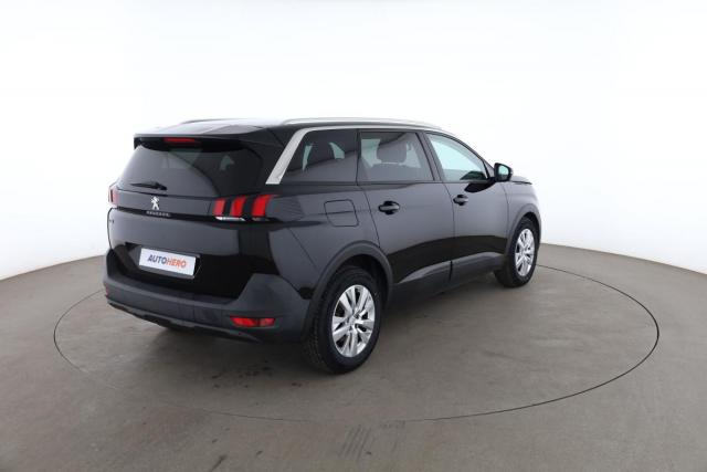 Peugeot 5008 image 1