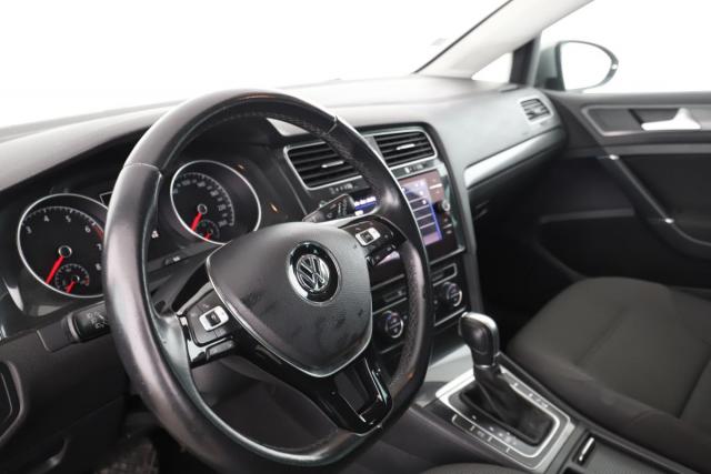 Volkswagen Golf image 9