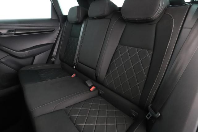 Skoda Karoq image 9