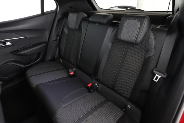 Peugeot 2008 image 8