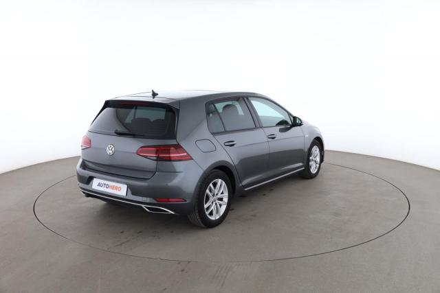 Volkswagen Golf image 9