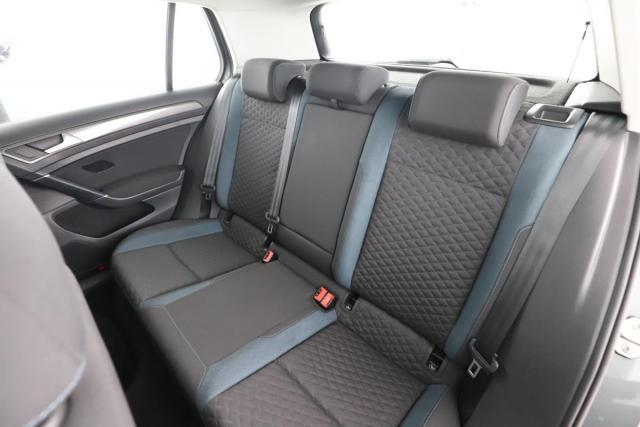 Volkswagen Golf image 9