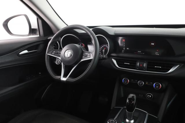 Alfa Romeo Stelvio image 6