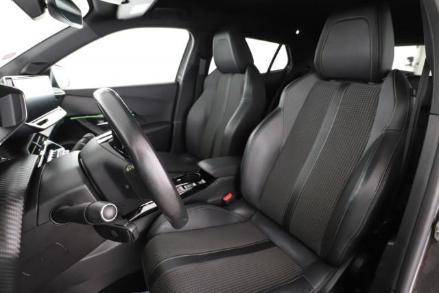 Peugeot 2008 image 8