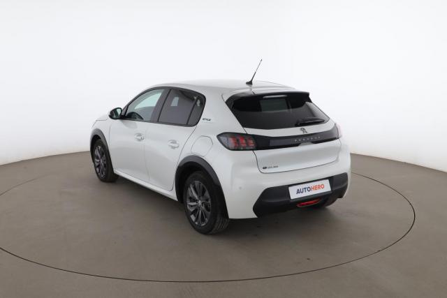 Peugeot 208 image 7