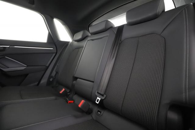 Audi Q3 image 1