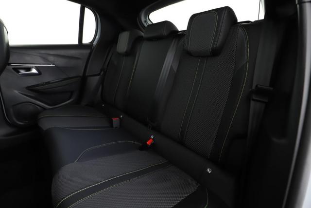 Peugeot 208 image 8