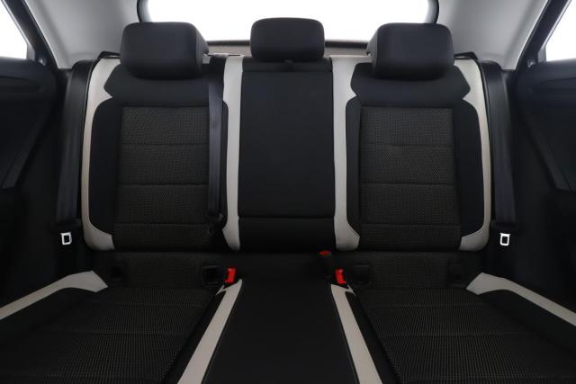 Volkswagen T-Roc image 9