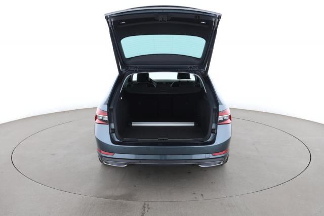 Skoda Superb Combi image 2