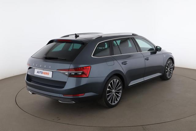 Skoda Superb Combi image 1