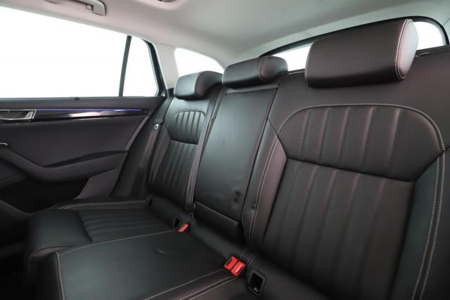 Skoda Superb Combi image 5