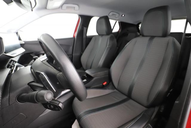 Peugeot 2008 image 2