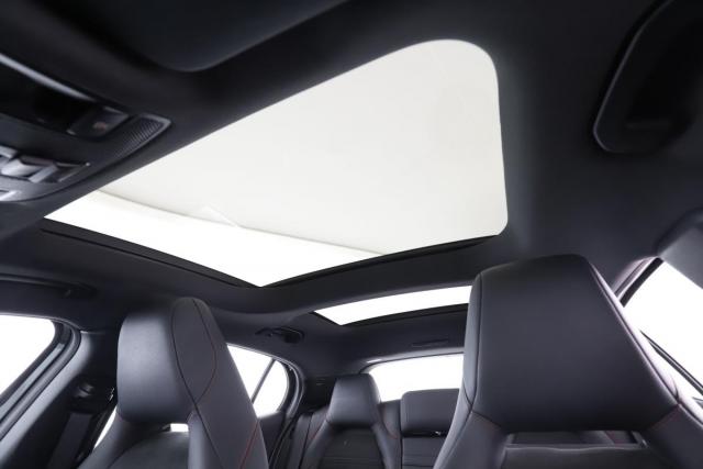 Mercedes Benz Gla image 7