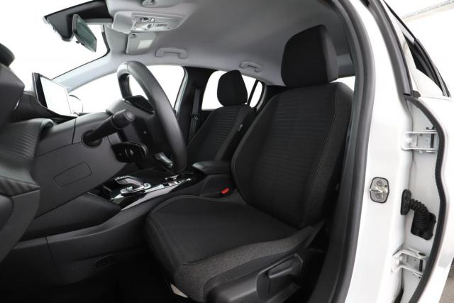 Peugeot 208 image 5