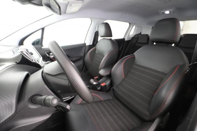 Peugeot 2008 image 5
