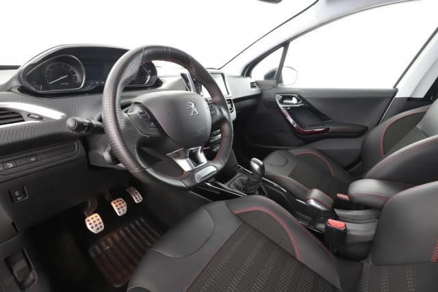 Peugeot 2008 image 8