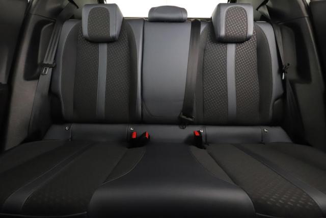 Peugeot 2008 image 8