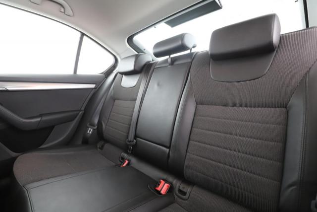 Skoda Octavia image 6