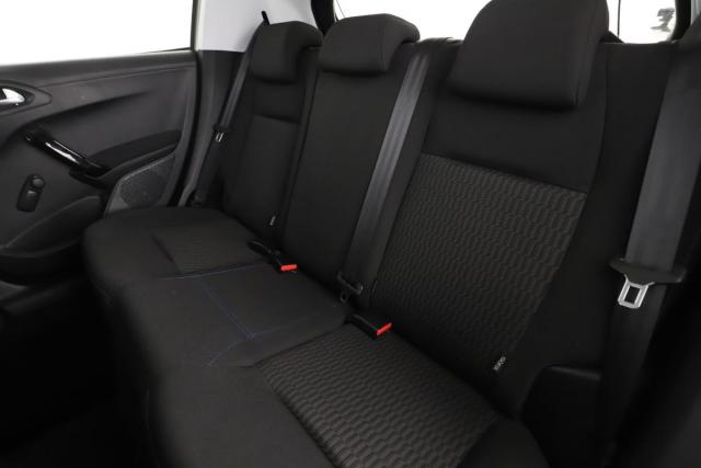 Peugeot 208 image 9