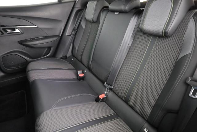 Peugeot 2008 image 8