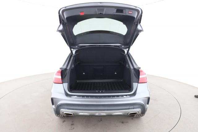 Mercedes Benz Gla image 1