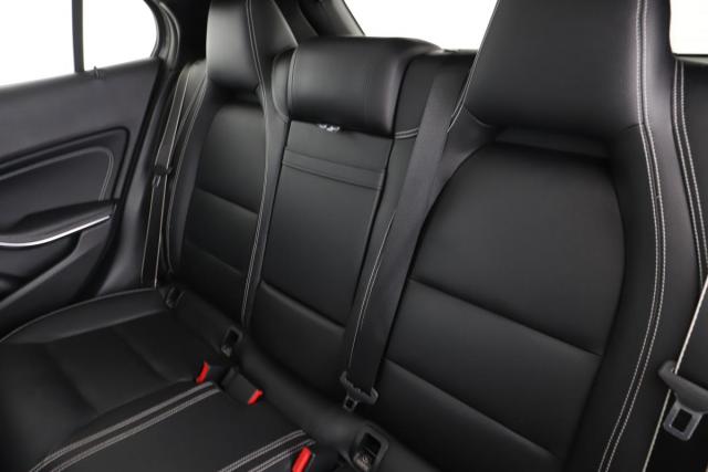 Mercedes Benz Gla image 3