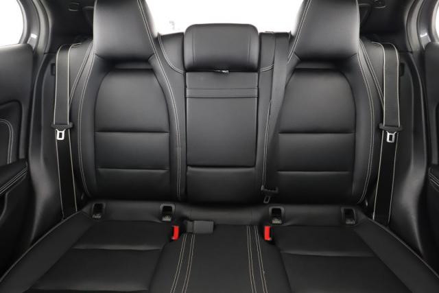 Mercedes Benz Gla image 8