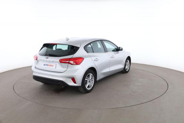 Ford Focus image 8
